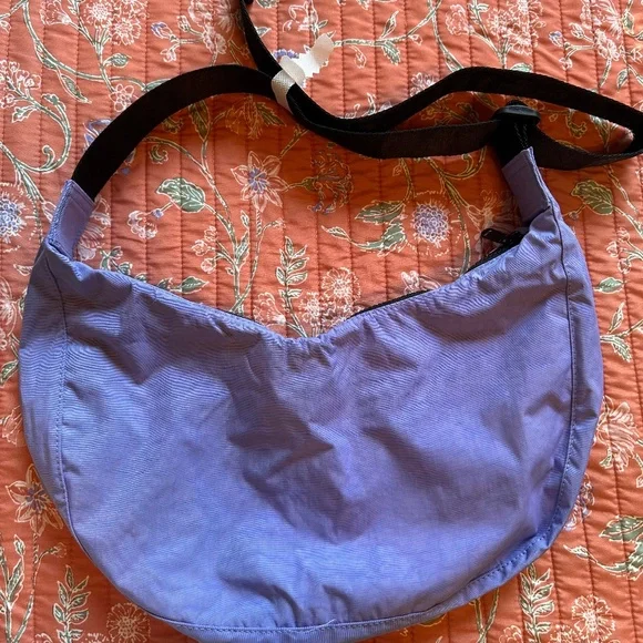 NWT Medium Baggu Bluebell Crescent Bag! - Picture 1 of 5